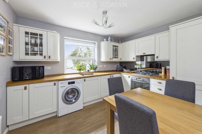 Thumbnail Flat for sale in Hall Place Drive, Weybridge