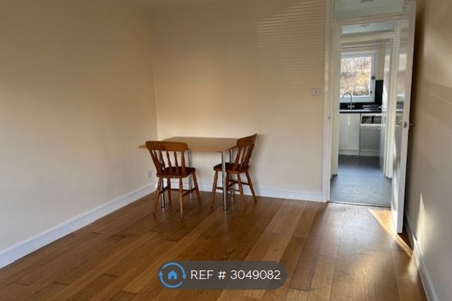 Bartholomew Close, East Hill Wandsworth, London photo 5