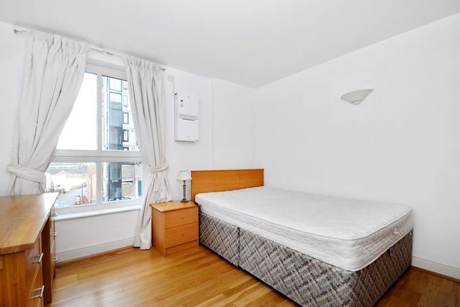Flat 407, Naylor Building, East, Adler Street, London photo 5