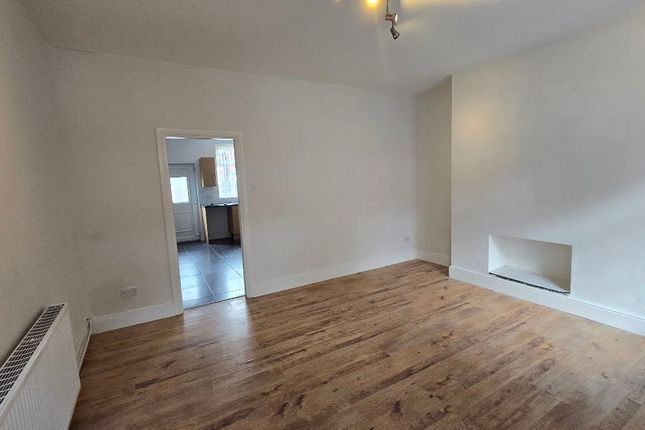 64 Coalshaw Green Road, Oldham photo 3