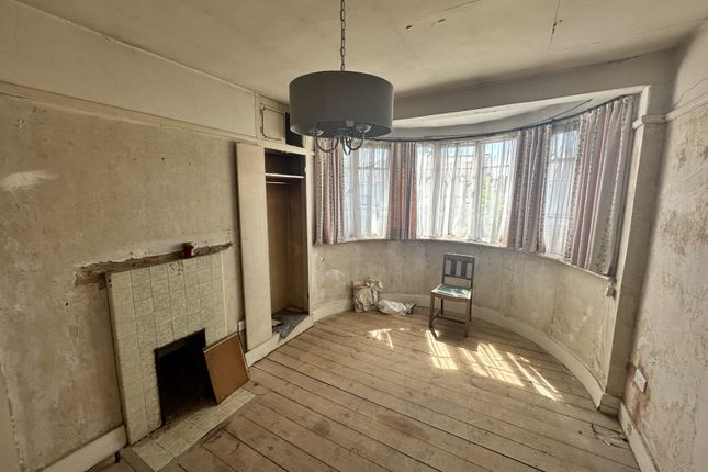 131, Sandringham Crescent, South Harrow photo 2