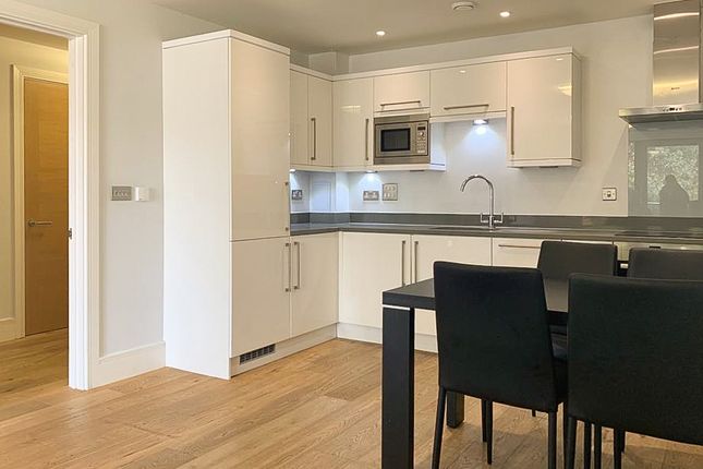 Flat for sale in Kilburn Park Road, London