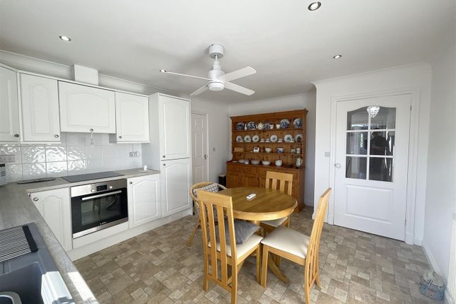 Clos Nant-Y-Ci, Ammanford photo 3