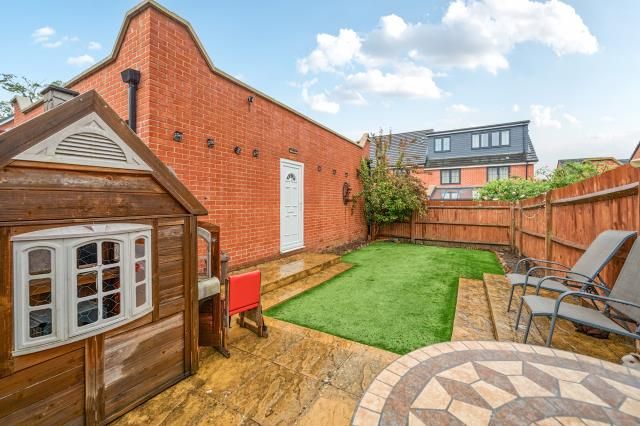 36, Kennedy Avenue, High Wycombe photo 4