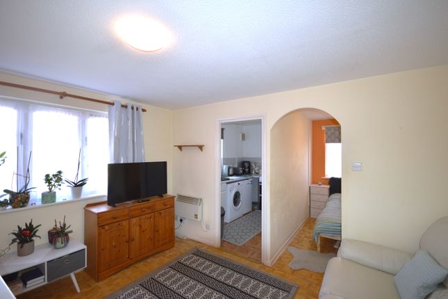 74, Pempath Place, Wembley photo 2