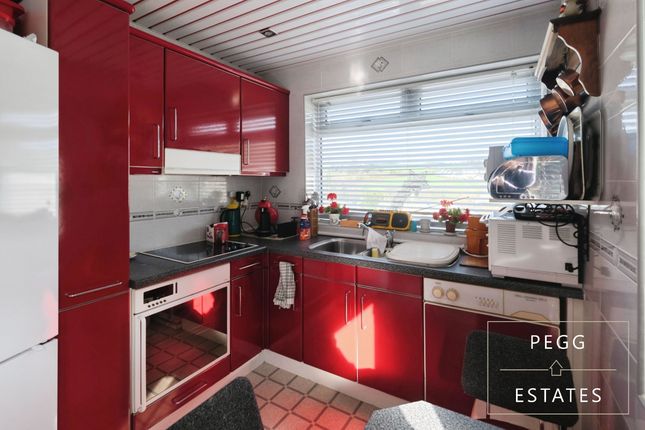 20 Grosvenor Close, Torquay photo 4