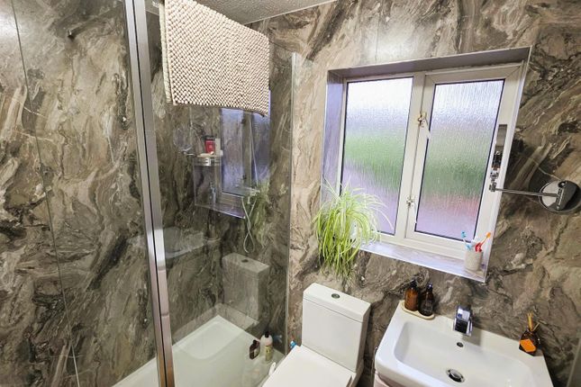 28, Llwyn Cyfarthwch, Llanelli photo 4