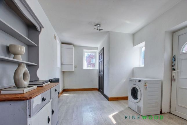 3 Woodside Place, Chesterfield photo 4
