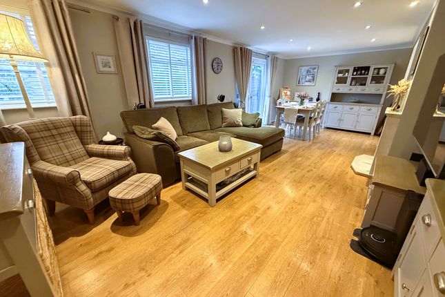 Fareham Close, Swindon photo 2