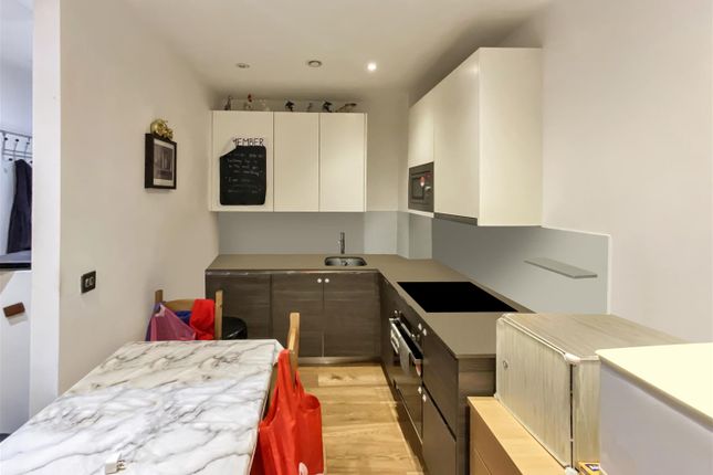 Flat 9, Trinity Square 23-59, Staines Road, Hounslow photo 3
