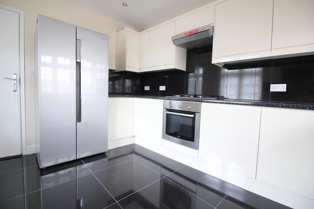 226g, Riverview Gardens, Twickenham photo 4