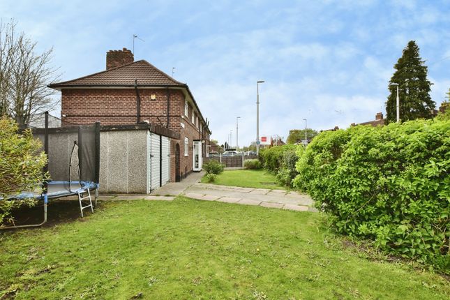 104, Hollyhedge Road, Greater Manchester photo 2