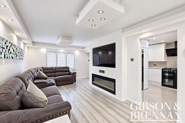 37 Abbotts Drive, Stanford-Le-Hope, Essex photo 2