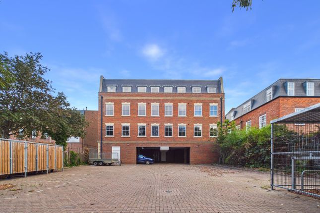 Virginia House 35-51, Egham photo 4
