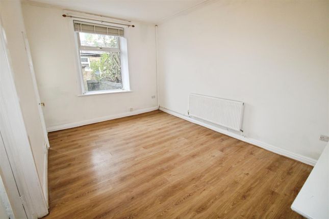 15, Esmond Street, Bradford photo 4