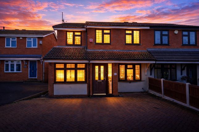 23, Blithfield Drive, Brierley Hill photo 2