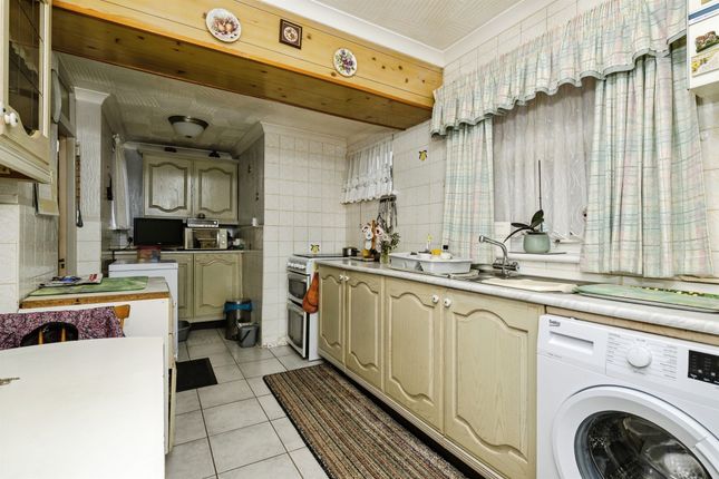 34, Spencer Avenue, Peterborough photo 3
