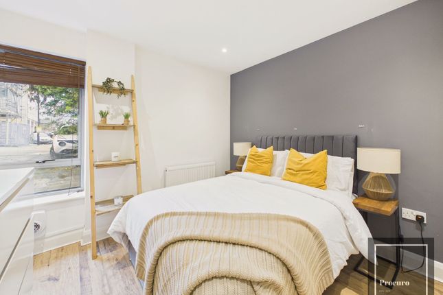 Flat 2, Joseph House 18-20 Reginald Square, London photo 4