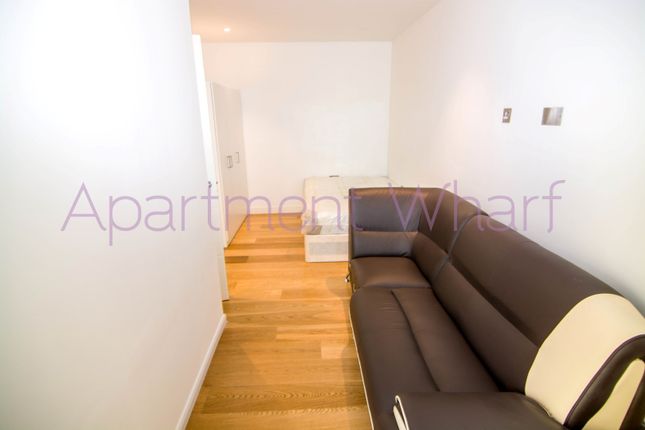 91, London photo 3