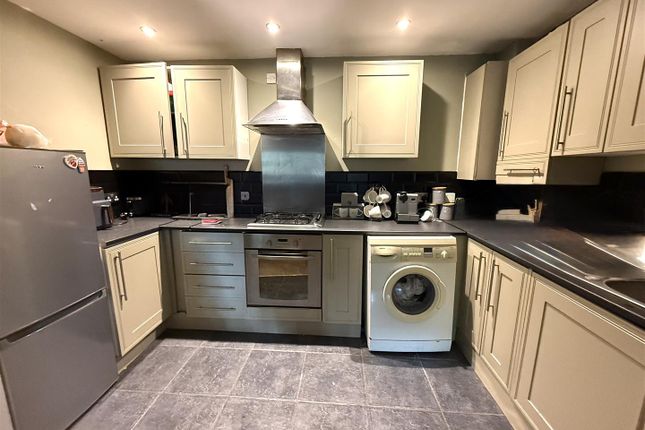 21, Glovers Hill Court, Rugeley photo 4