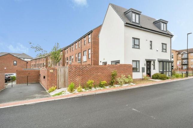 4 Bedroom House in DN4 5QE