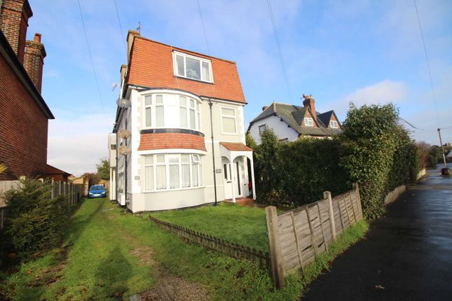 Thumbnail Flat to rent in Holland Road, Clacton On Sea