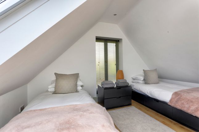 Coachhousebed2
