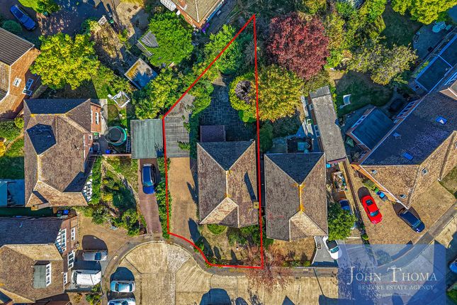15, Tudor Close, Chigwell photo 2