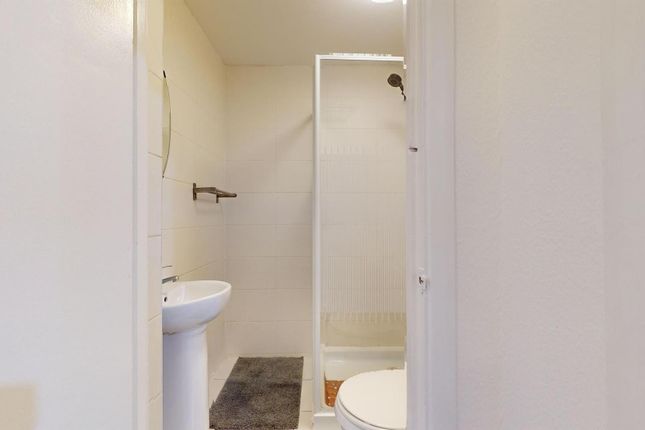 Flat 3, 4, Knaresborough Place, London photo 4