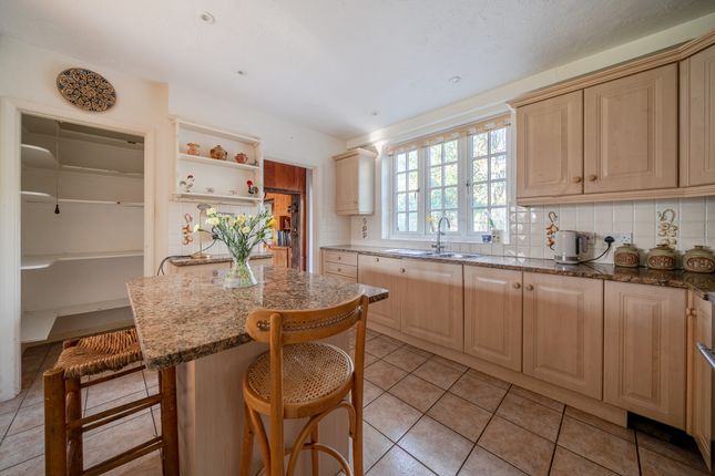 Coombe Wood, Church Lane, Ewshot, Farnham photo 4