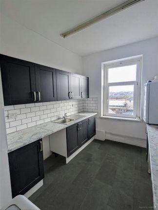 Flat 3, 90, High Street, Barry photo 2