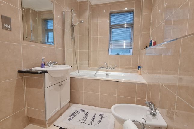 Flat for sale in Apt. 1 Majestic Apartments, King Edward Road, Onchan