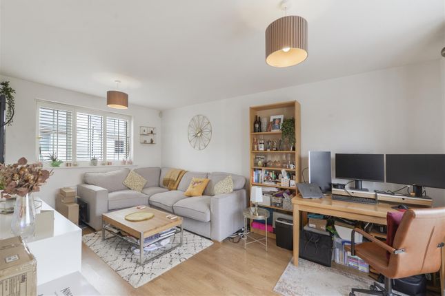 32, Hambrook Road, Snodland photo 2