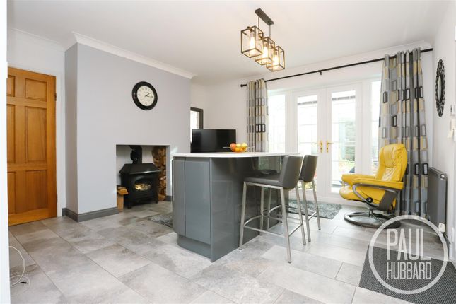 19, Normanston Drive, Lowestoft photo 3