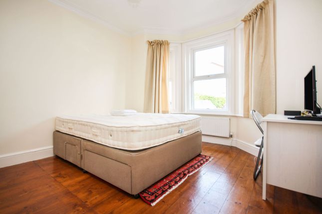 10 Elmes Road, Bournemouth photo 4