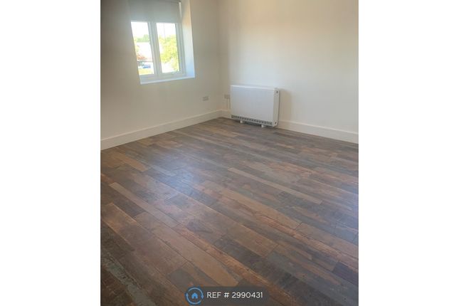 Flat, London Road, Burgess Hill photo 2