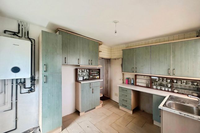 116 Oaklands Road, Bridgend photo 2