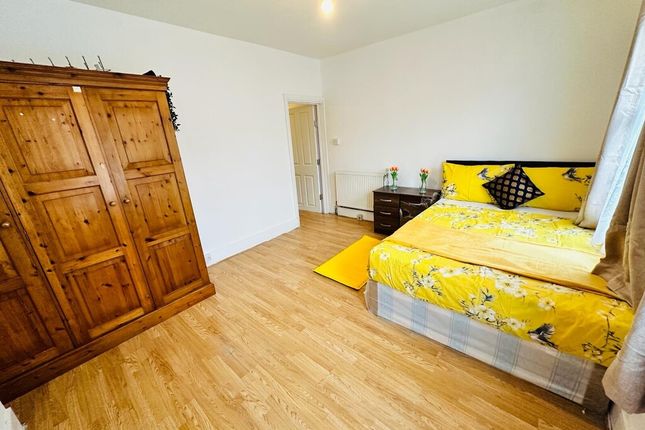 Terraced house to rent in Queens Road, Southall