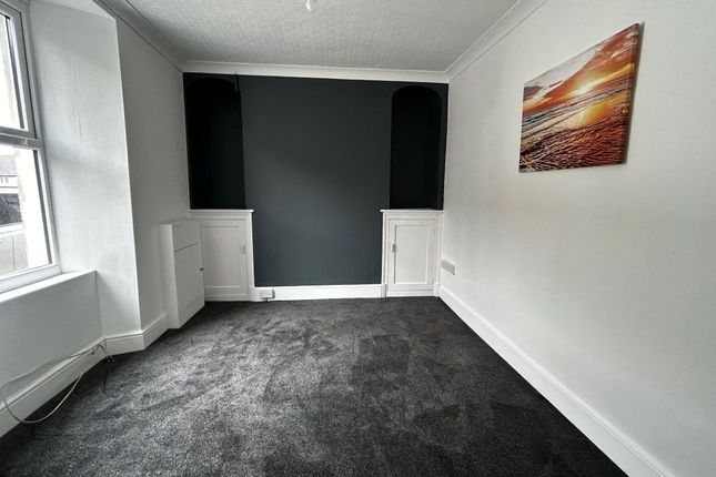 10 Glanmor Place, Llanelli photo 2