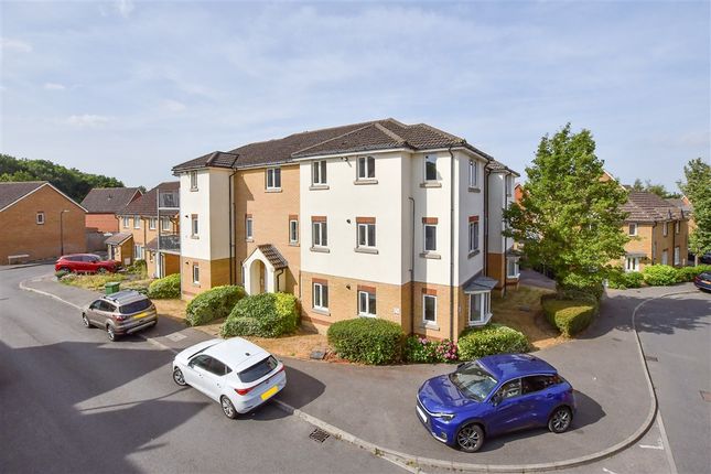 2-bed flat on Furfield Chase Boughton Monchelsea, Maidstone, £119,500