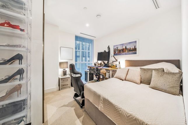 Flat for sale in Harbour Way, London