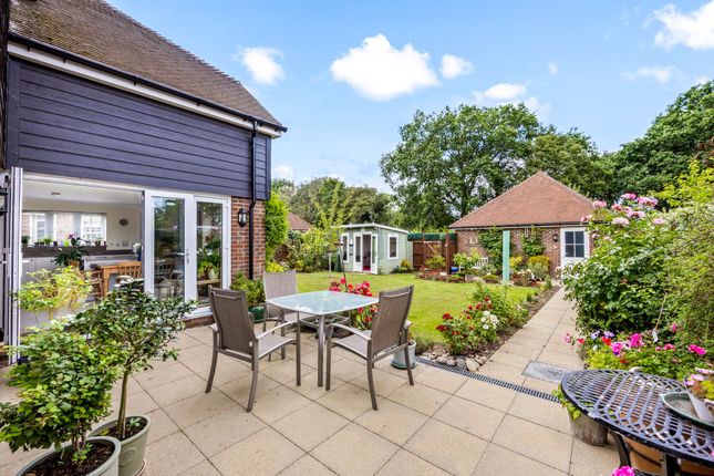 25 Newman Way, Billingshurst photo 3