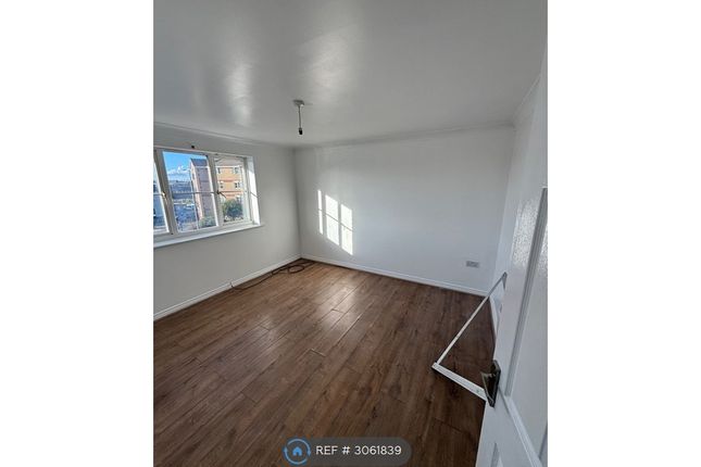 Queensland Court, Dock Road, Tilbury photo 2