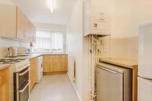 40, Bushfield Drive, Redhill photo 3