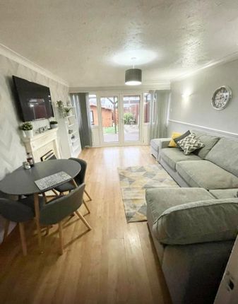 34, Grosvenor Way, Brierley Hill photo 4