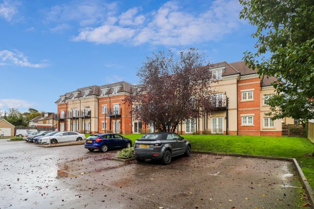 Flat for sale in Primrose Hill, Herts