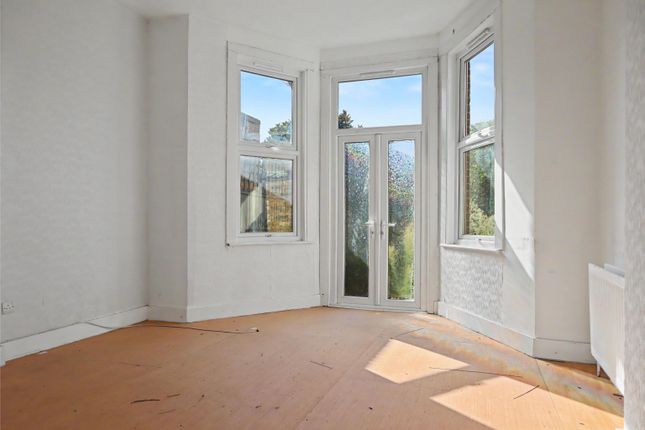 158 Flat 2, Bedford Hill, London photo 3