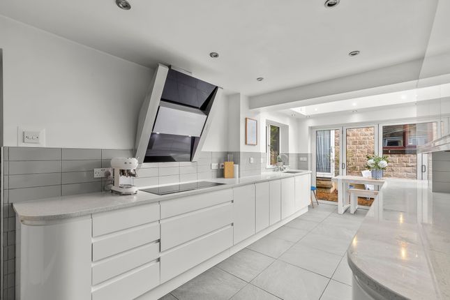 2 Scarwood Close, Bingley photo 2