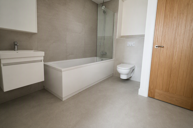 Flat 2, Redhill photo 5