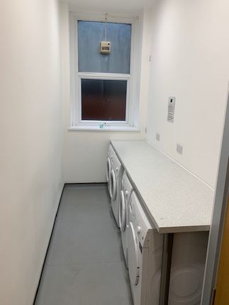 Flat to rent in 12 St Mary's Square, Swansea